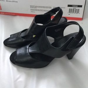 Black Aerosoles heels modest